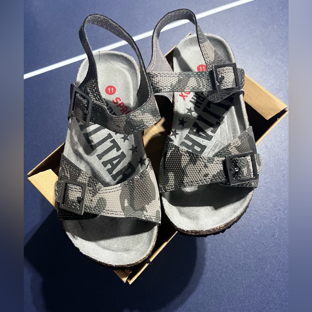 Girl camo sandals